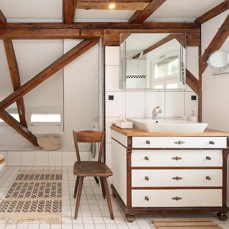 Bezaubernde Dachwohnung In Historischem Hopfenhaus