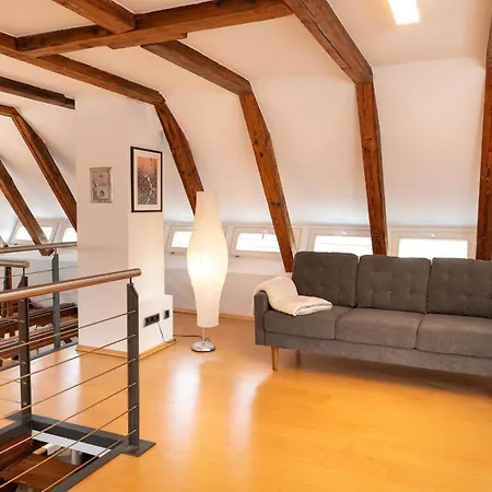 Bezaubernde Dachwohnung In Historischem Hopfenhaus