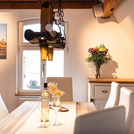 Bezaubernde Dachwohnung In Historischem Hopfenhaus *